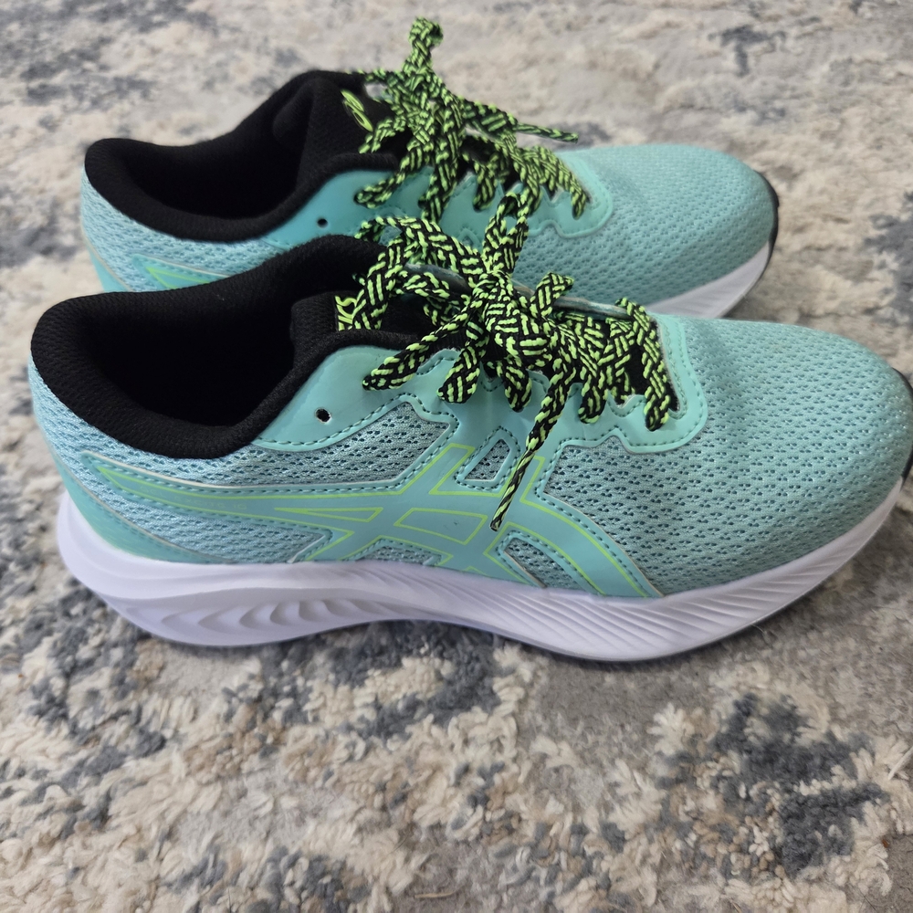 Mint Green Athletic Shoes with Neon Laces